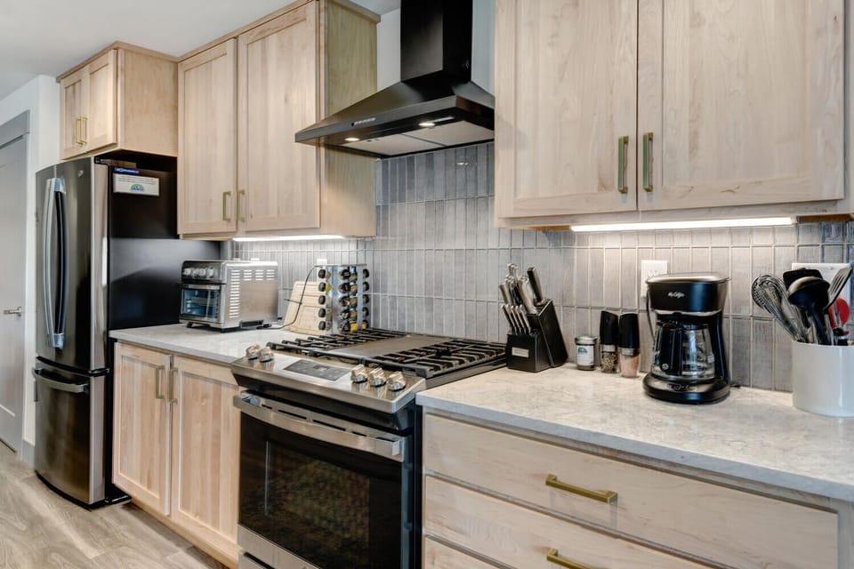 Stunning Fully Stocked Chefs Kitchen