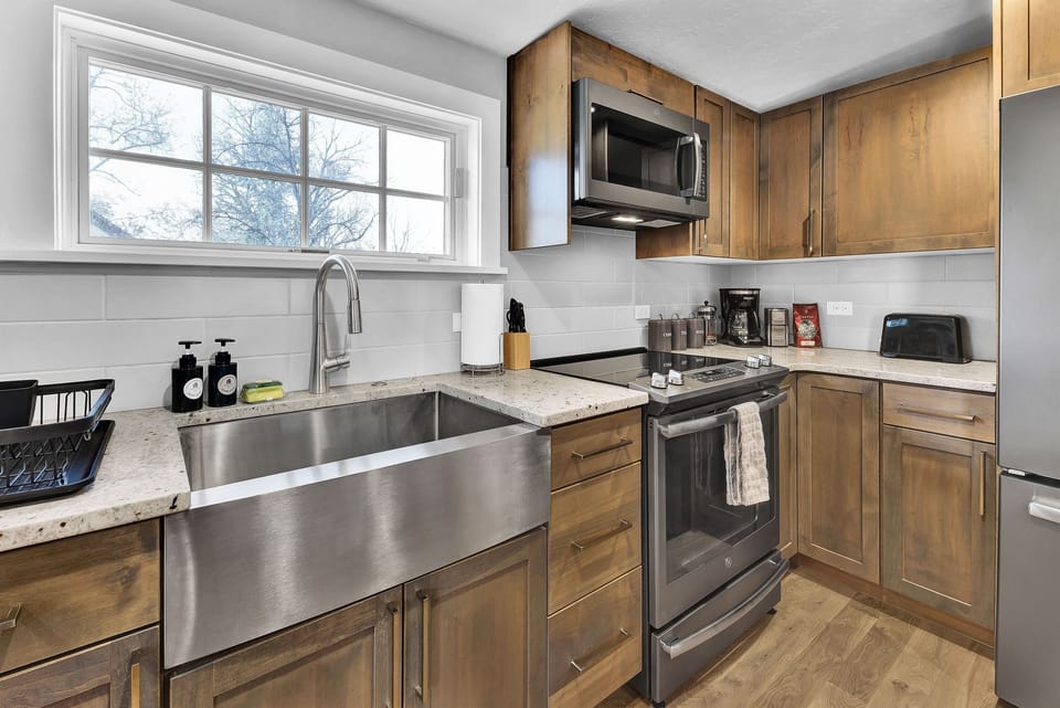 Kitchen appliances *Please note there is no dishwasher in unit*