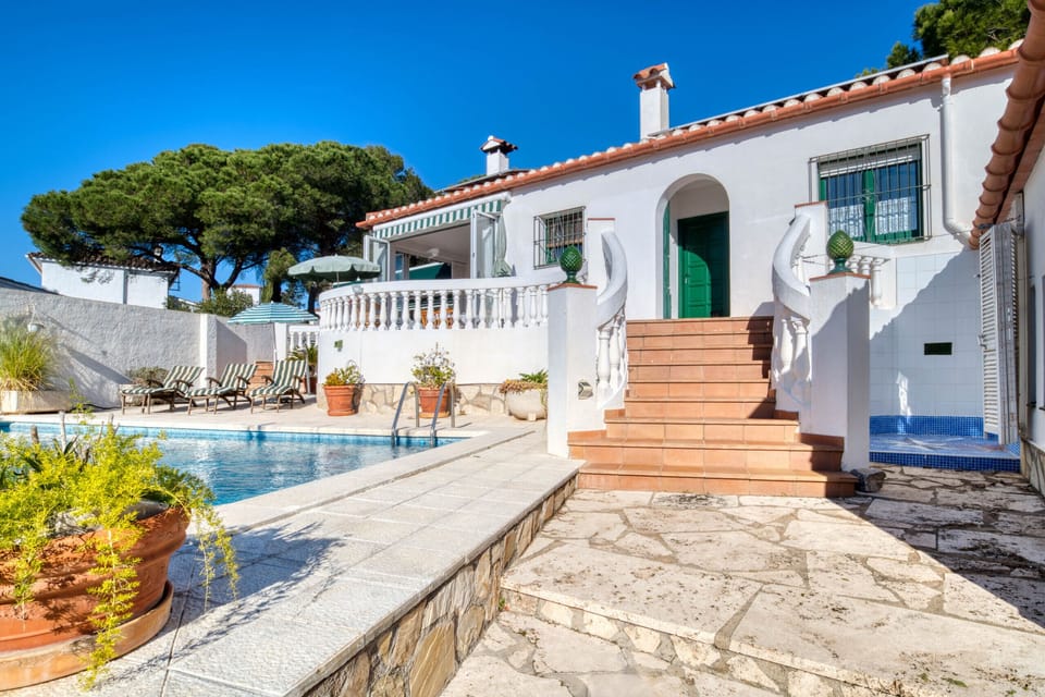 Front of house in l'Escala to rent