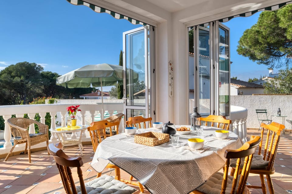 From the outdoor terrace we can see the private swimming pool 