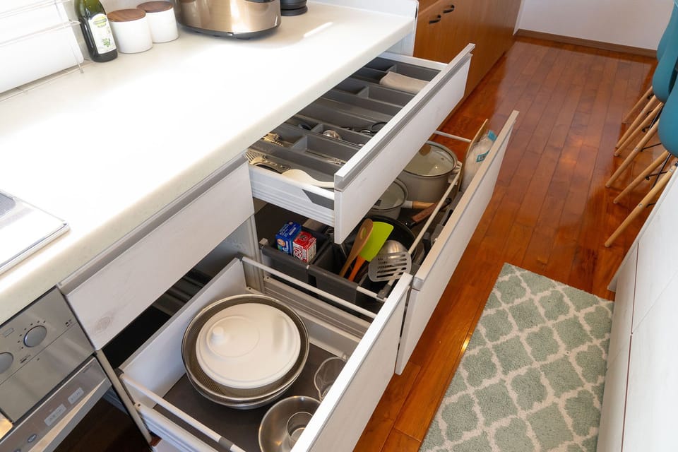 Basic House | Private kitchen | Toaster, freezer