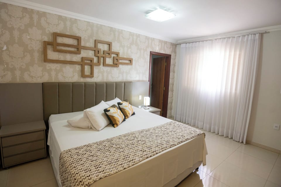 Luxury Double Room | Minibar, laptop workspace, free WiFi, bed sheets