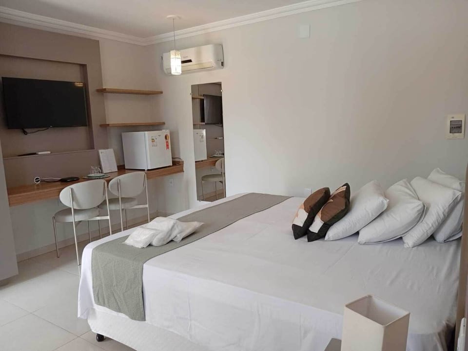 Luxury Double Room | Minibar, laptop workspace, free WiFi, bed sheets