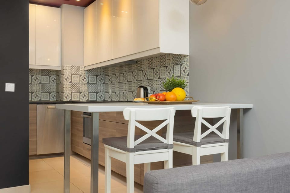 A sleek kitchen with warm lighting and a functional design.
