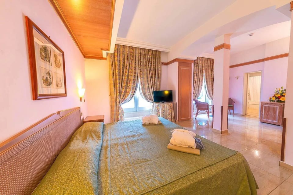Superior Double Room, Balcony | Individually decorated, individually furnished, desk, free WiFi