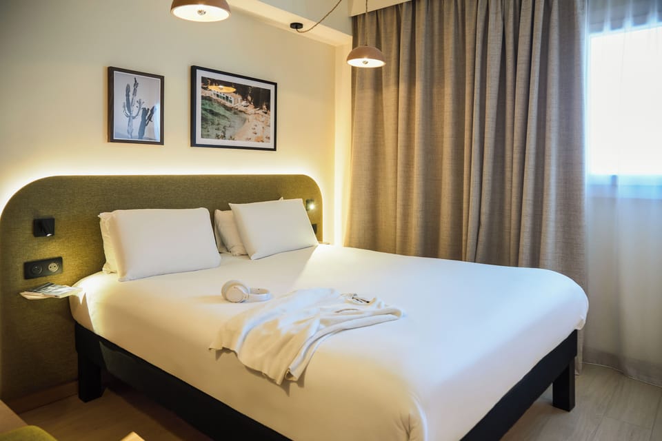 Room, 1 Double Bed, Accessible | Memory foam beds, individually decorated, individually furnished, desk