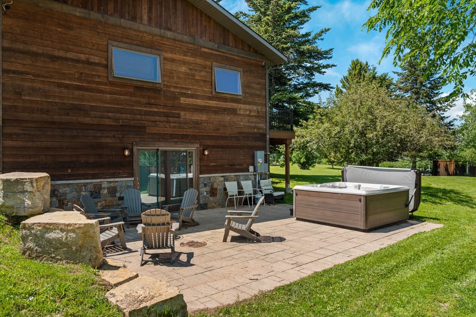 Plenty of outdoor seating to enjoy the mountain air!