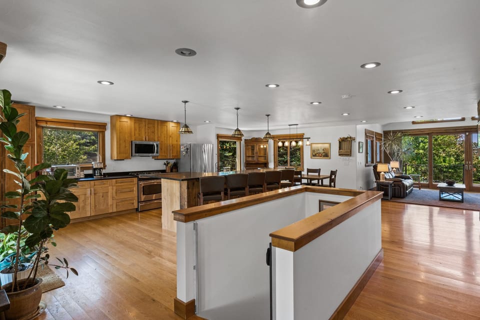 The kitchen and living room are right upon entering the home.