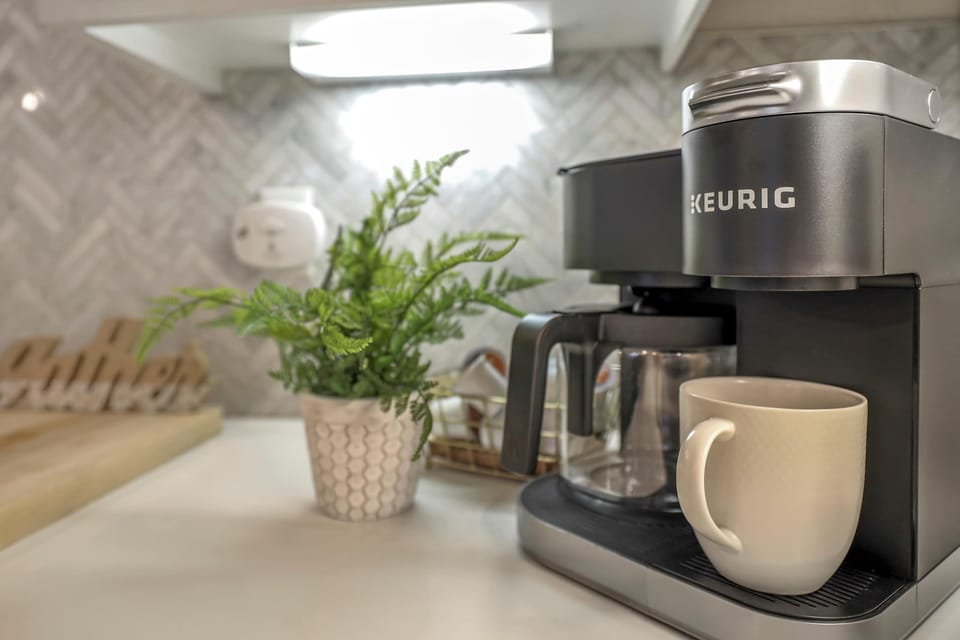 Keurig with kcups provided