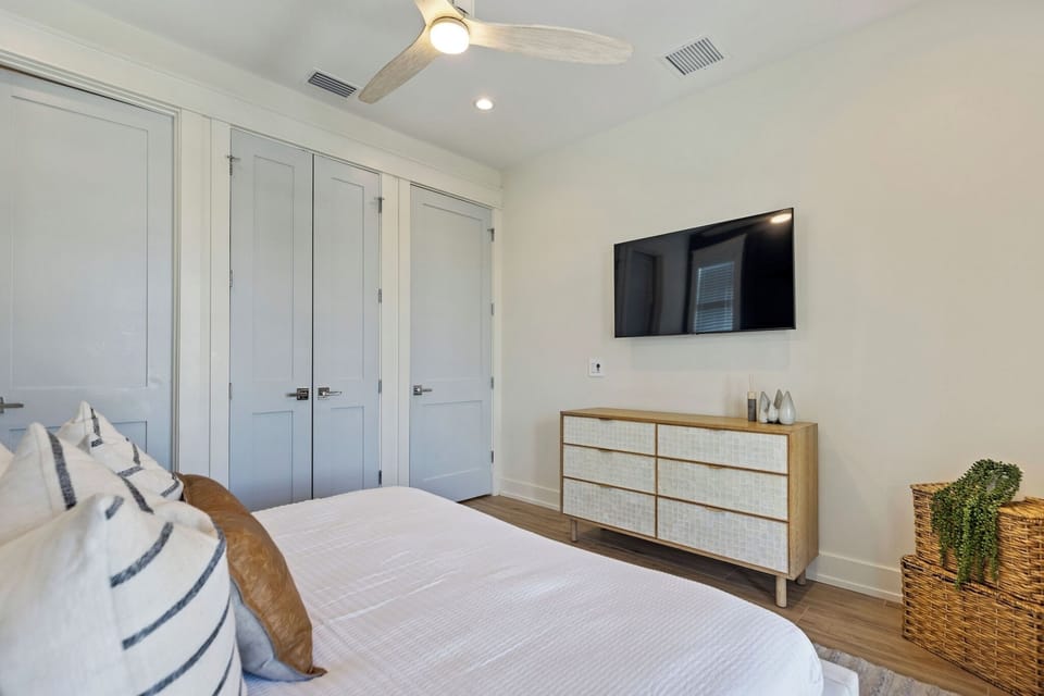 Second Bedroom, King