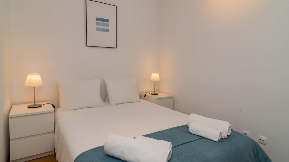 Simple, calm and comfortable — a peaceful double bedroom designed for a restful night after a day exploring Lisbon.
#bedroom #comfort #relax #vacation #citybreak #holiday #sweetdreams #portugal #pt #lisbon