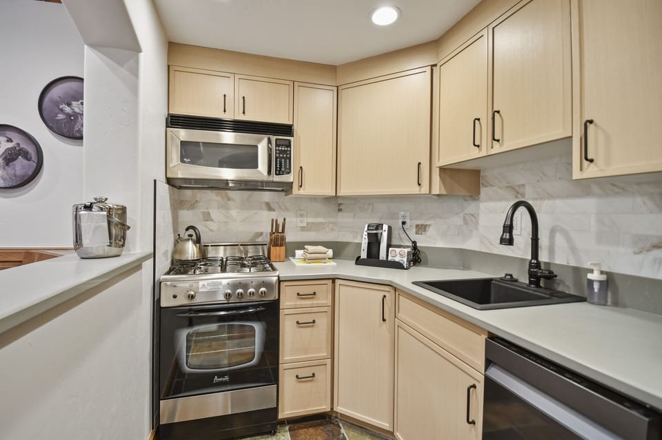 Villa, 1 Bedroom | Private kitchen | Coffee/tea maker, fridge, oven, toaster