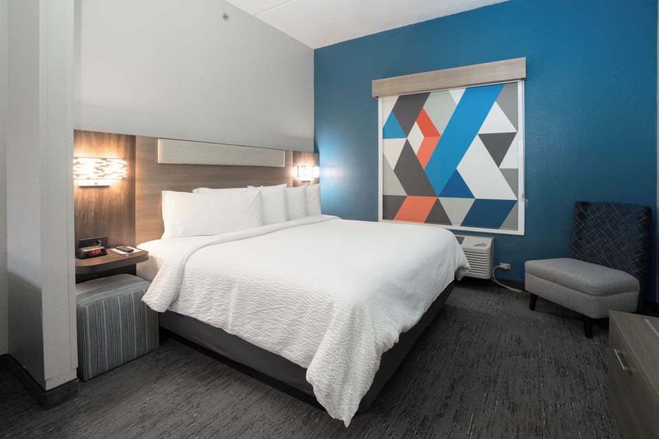 Suite, 1 Bedroom (Feature) | In-room safe, desk, laptop workspace, blackout drapes