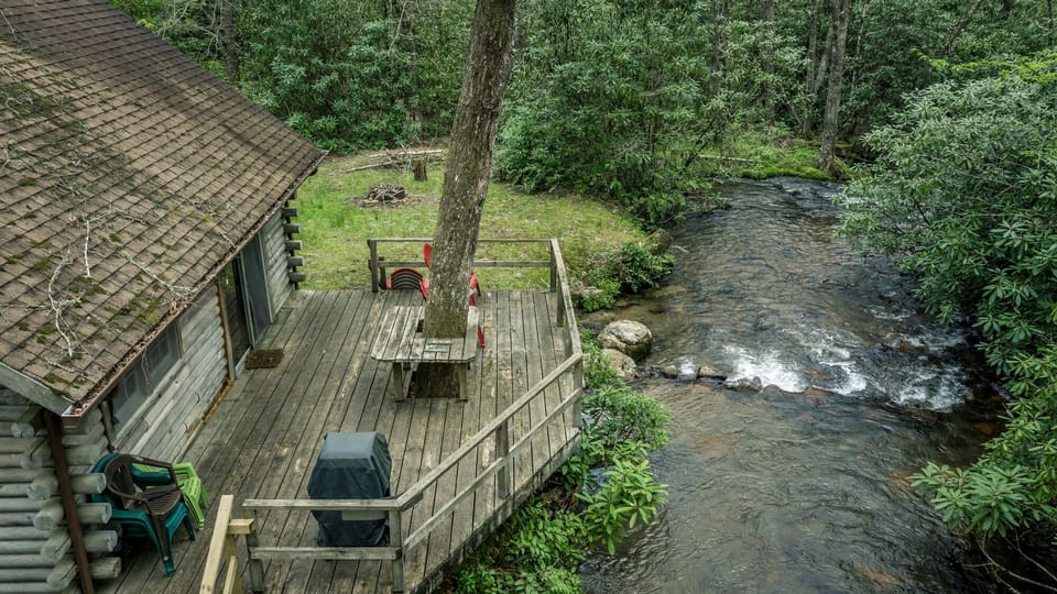 Creekside Cabin balcony with mountain views