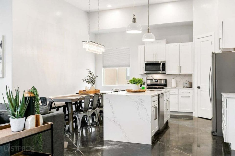 This kitchen and dining space comes complete with all the necessities for a delightful cooking experience. From a large dining nook to modern appliances, it's designed for both convenience and comfort during your stay.