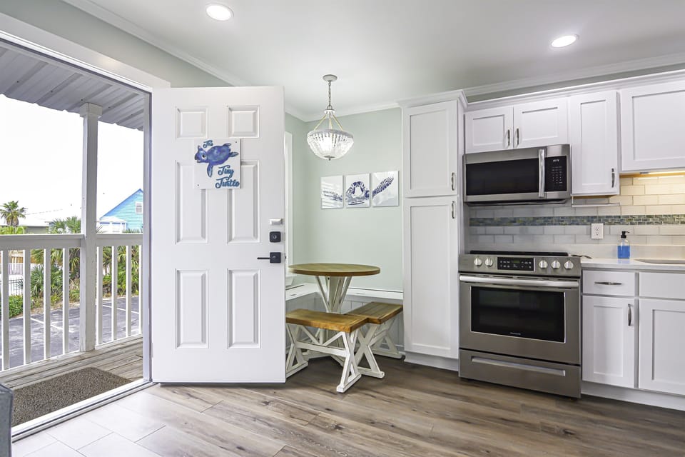 Dining Nook/Kitchen