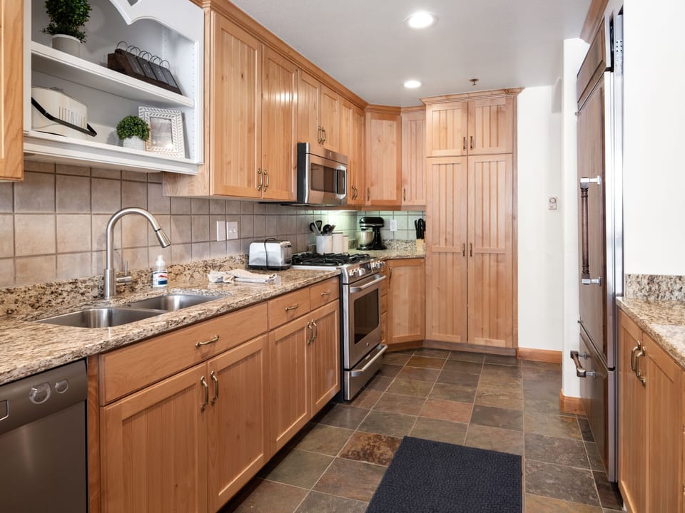 House, 4 Bedrooms | Private kitchen | Fridge, oven, coffee/tea maker, toaster