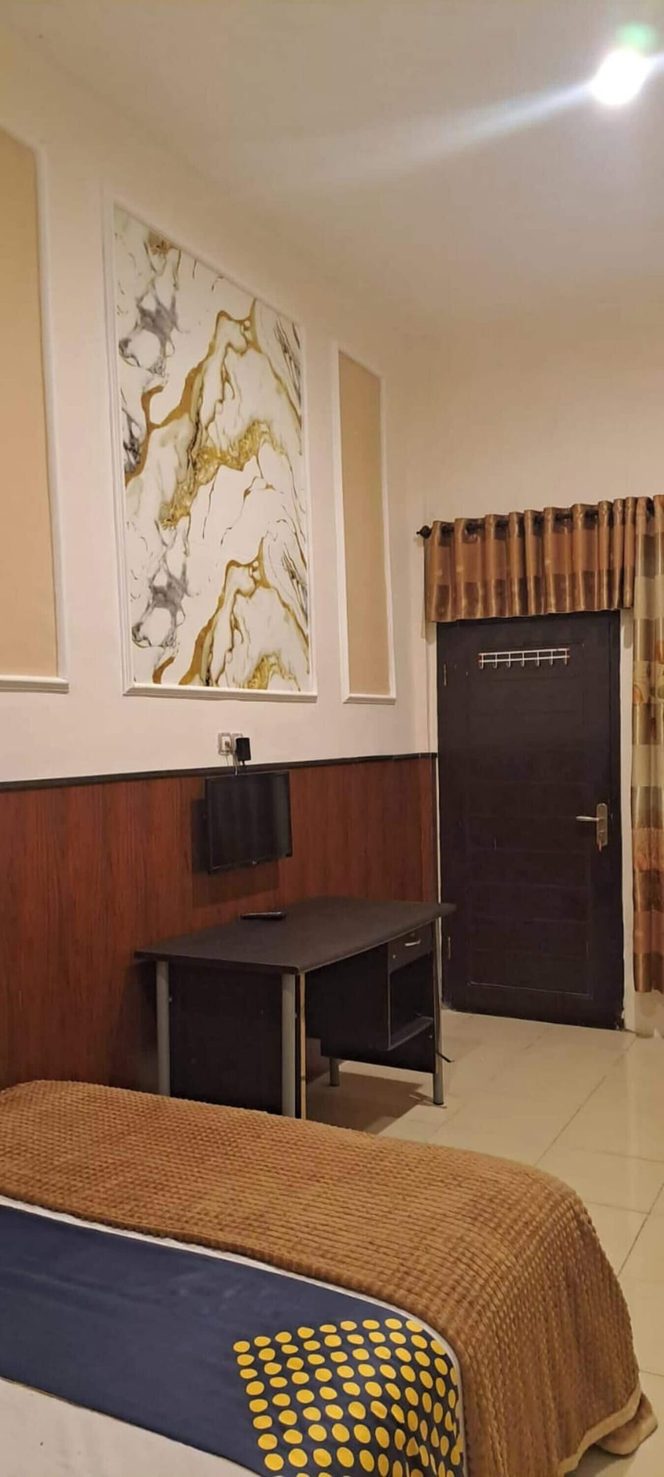 Superior Room | Desk, bed sheets