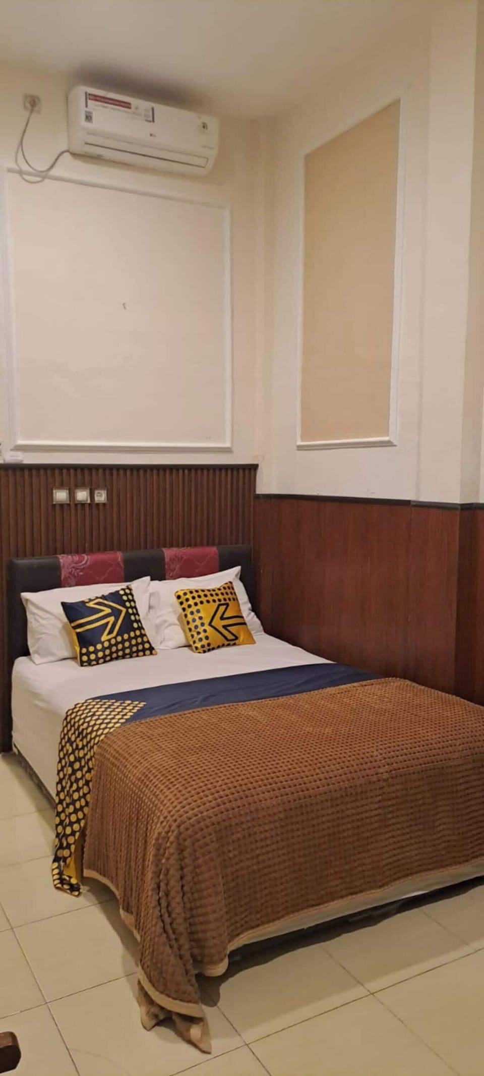 Superior Room | Desk, bed sheets