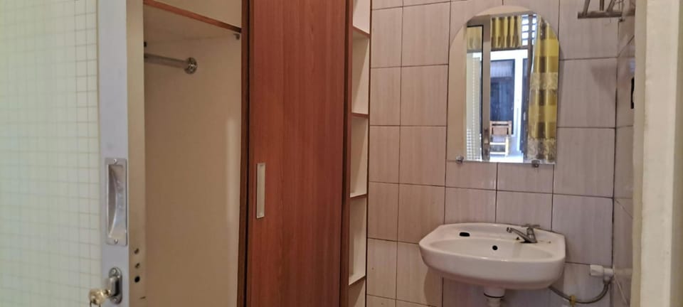 Superior Room | Bathroom | Shower, rainfall showerhead