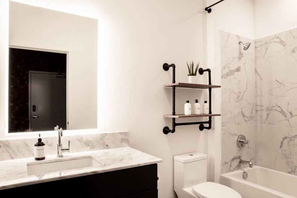 Full size bathroom located on the 1st floor. We provide shampoo, conditioner, body wash and hair dryers.