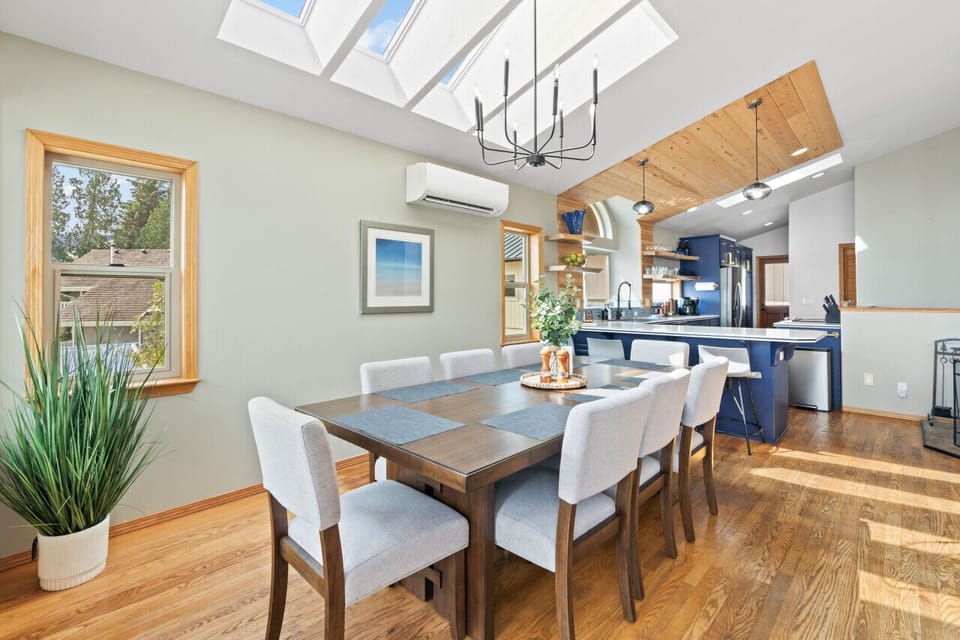 Stunning dining area!