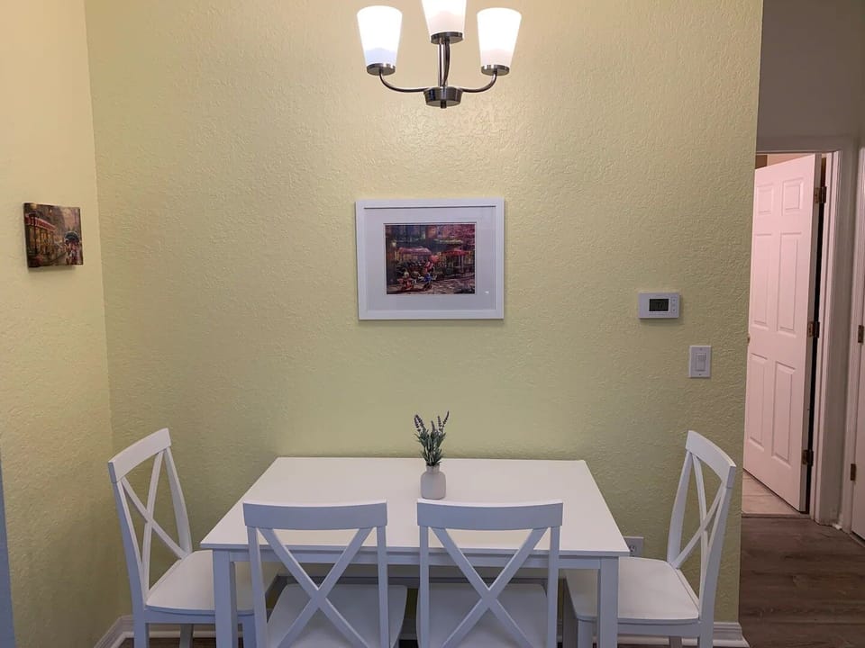 Dining Area - Seating for 6 (4 chairs and one bench seat)