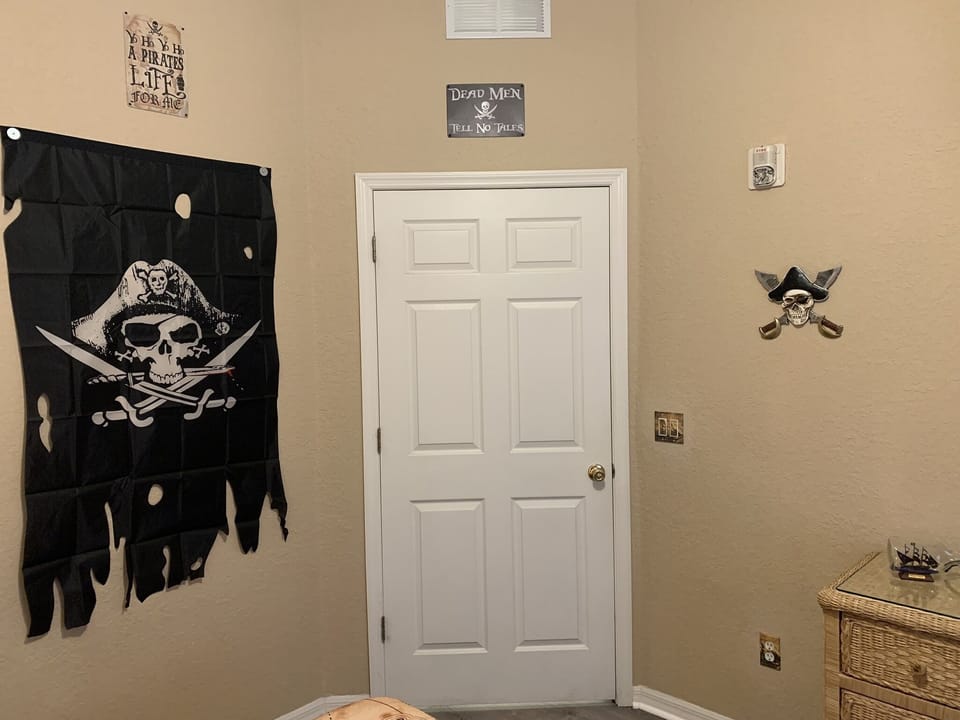 Pirates of the Caribbean Bedroom - Jolly Roger Flag