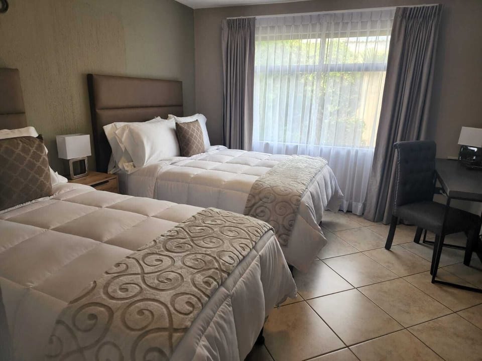 Comfort Triple Room | Down comforters, free WiFi, bed sheets