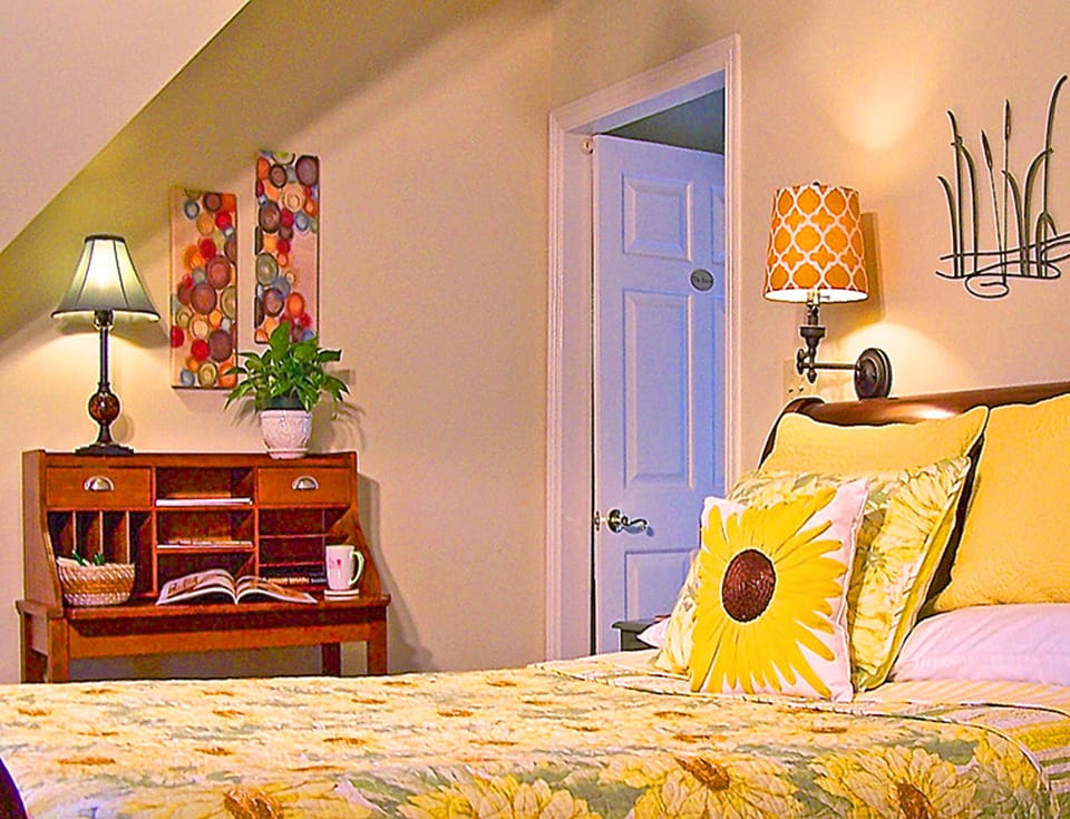 Luxury Room, 1 Queen Bed, Ensuite | Room amenity