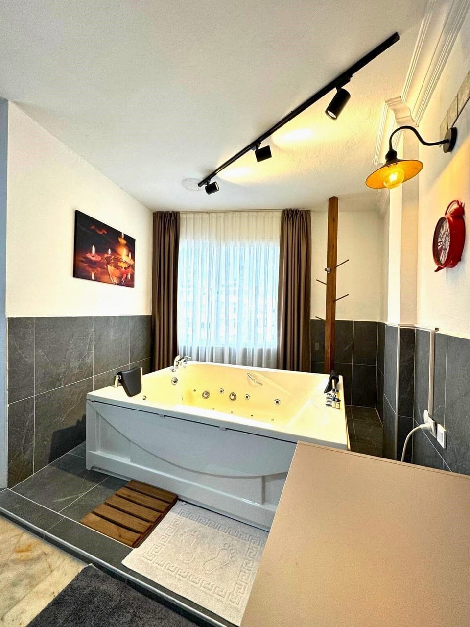 Romantic Studio Suite | Premium bedding, minibar, individually decorated, individually furnished