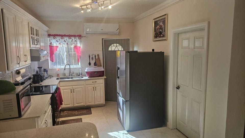 full kitchen 