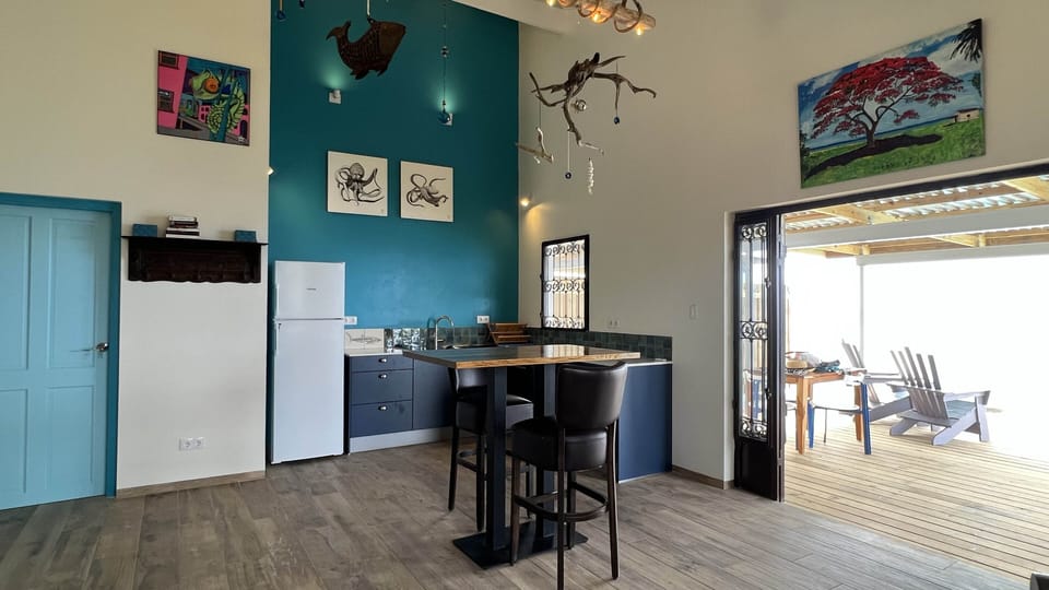 A fully equipped kitchen for eating in.