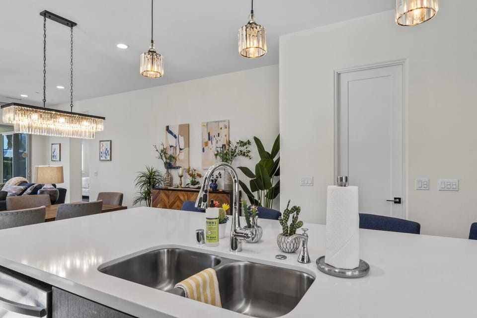 Spacious island w/ double sink overlooking the open living area