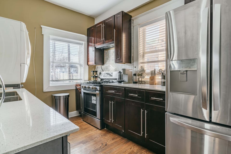Full kitchen with gas stove and laundry.