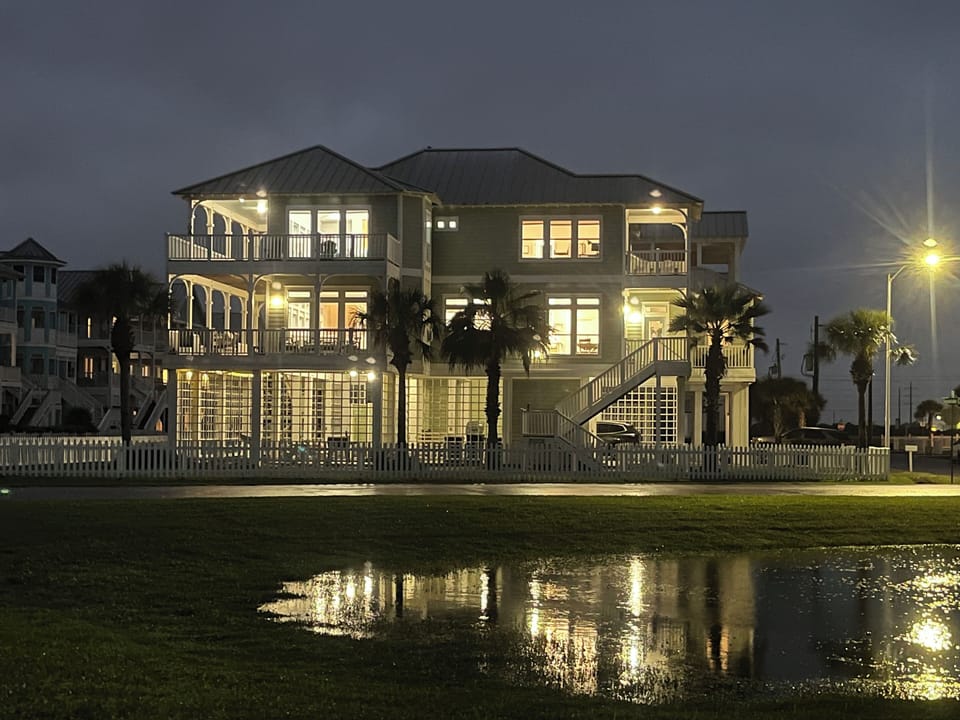 Beautiful Beachside home!