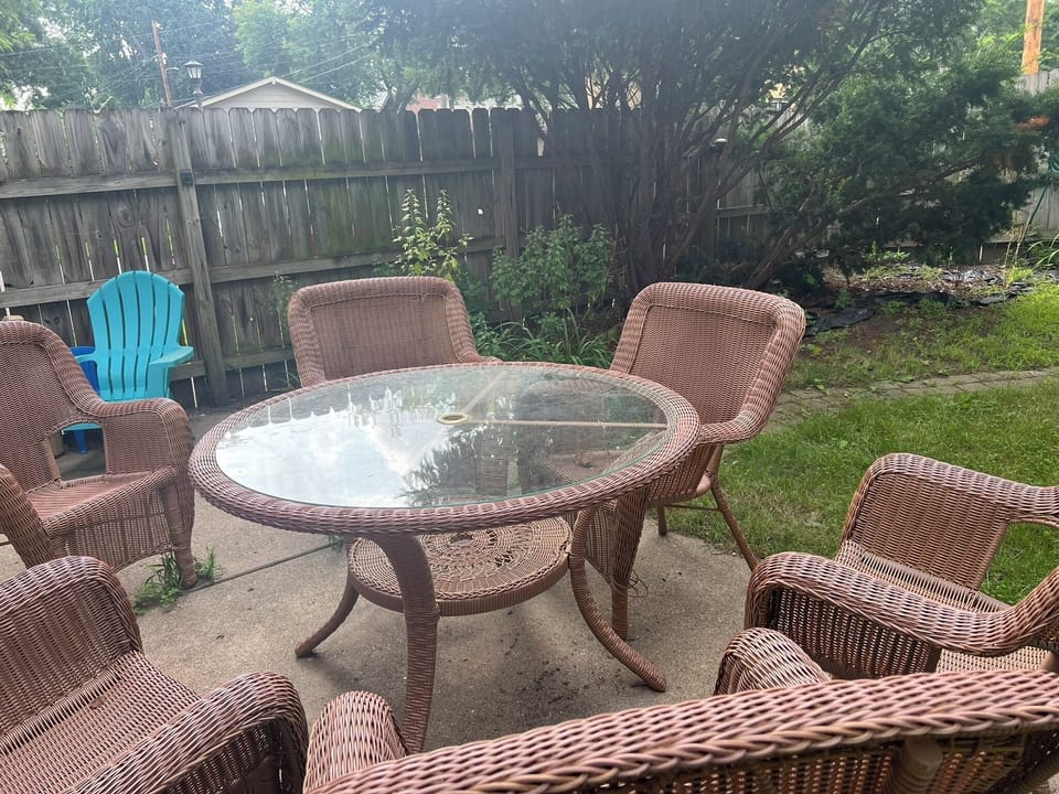 Lower level main room, unfurnished-could be great yoga space or kids' play area