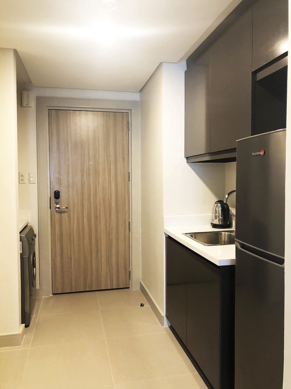 Superior Studio | Private kitchen | Fridge, cookware/dishes/utensils, dining tables