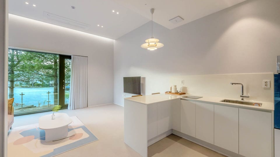 Deluxe Room | In-room dining