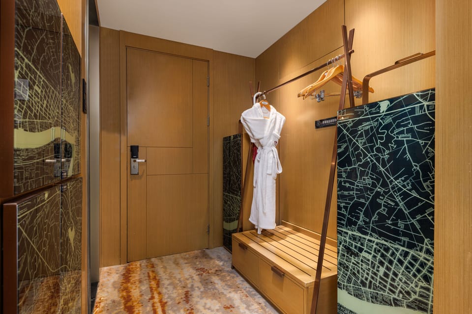 Premier Single Room | Living area | 29-inch TV with cable channels