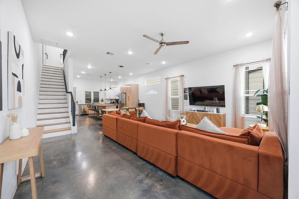Spacious living room