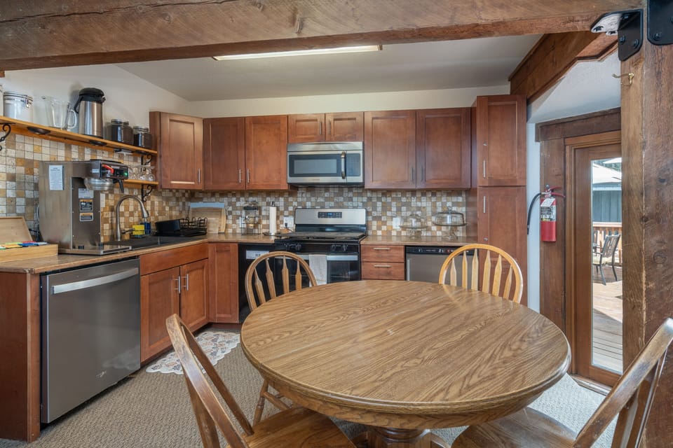 Studio | Private kitchen | Fridge, oven, coffee/tea maker, toaster