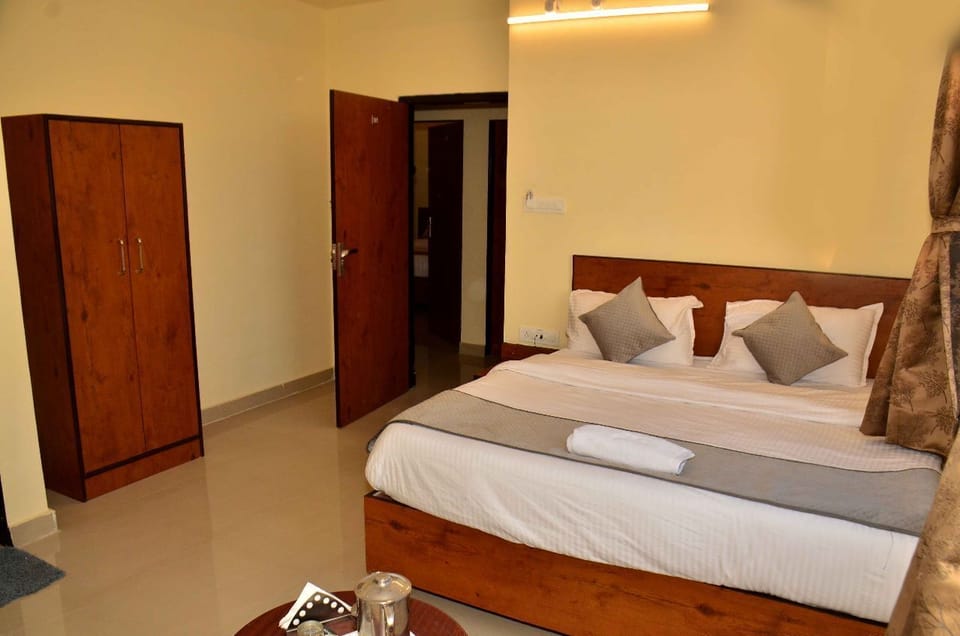 In-room safe, blackout drapes, soundproofing, WiFi (free)