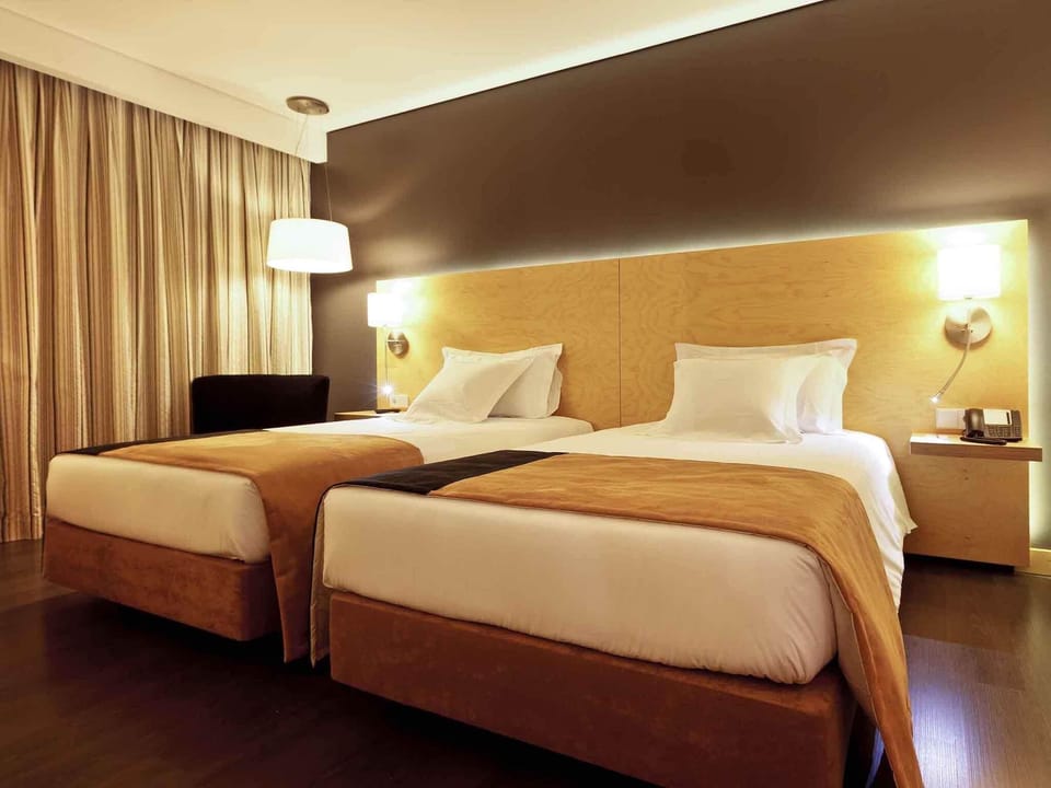 Standard Room, 2 Twin Beds, Non Smoking | Minibar, in-room safe, desk, soundproofing