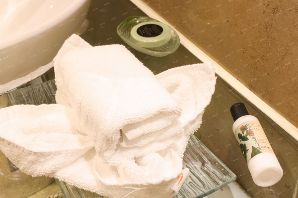 Superior Single Room | Bathroom | Slippers