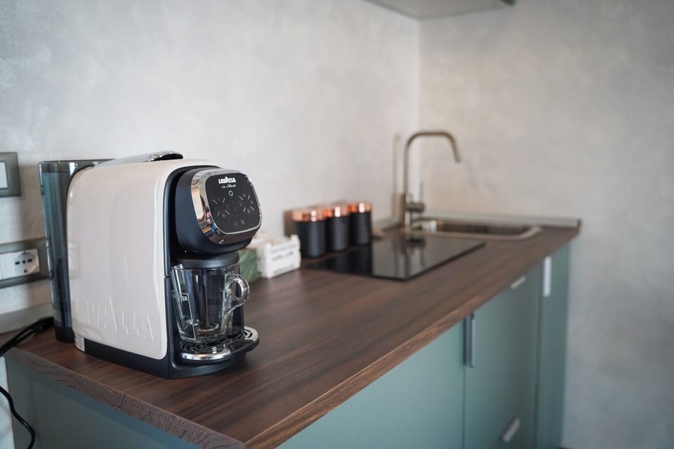 Deluxe Studio Suite, 1 Double Bed, Sea View | Private kitchen | Fridge, stovetop, espresso maker, cookware/dishes/utensils