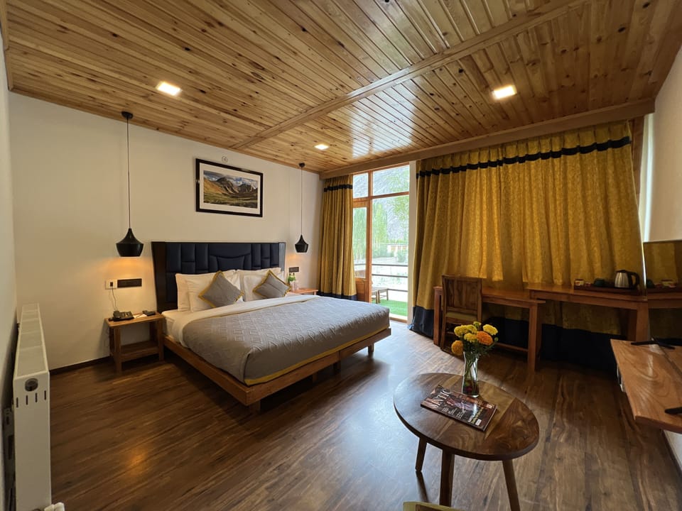 Premium bedding, WiFi (free), bed sheets