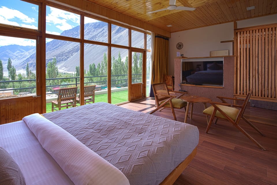 Premier Room | Premium bedding, WiFi (free), bed sheets