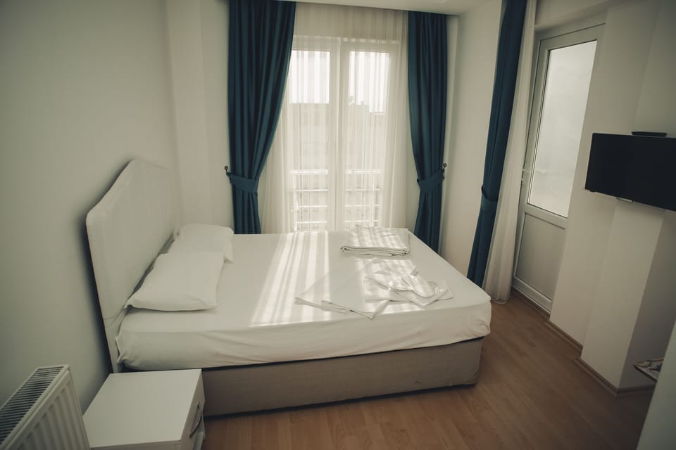 Standard Room, Beach View | Desk, free WiFi, bed sheets