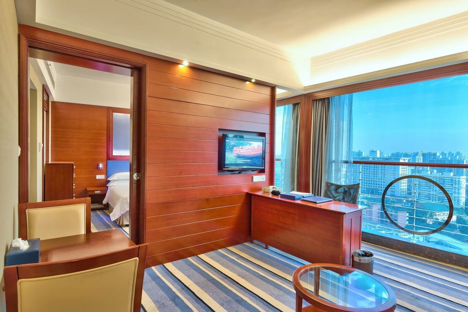 Apartment suite | Premium bedding, down comforters, pillowtop beds, minibar